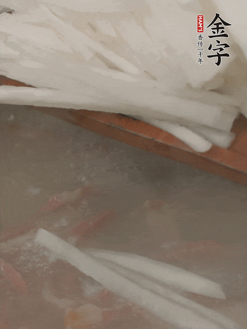 放蘿卜絲，燉5分鐘。