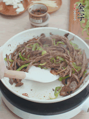 少許鹽調(diào)味。