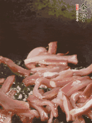 再放豌豆苗翻炒均勻。