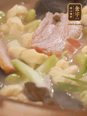 最后加一點(diǎn)蠔油、雞精調(diào)味
