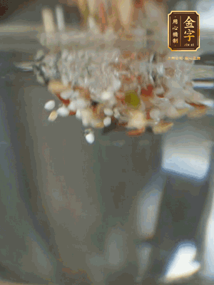 雜糧提前浸泡6小時，洗凈后下砂鍋